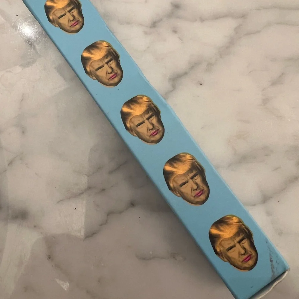 Lipstick lipgloss LIP Trump Fake News red